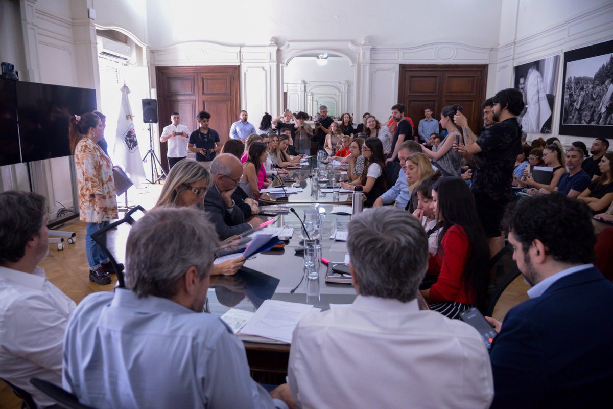 La Legislatura de la Ciudad tuvo hoy una extensa jornada de actividad parlamentaria donde se despacharon varios proyectos que serán tratados en la próxima Sesión Ordinaria.  Diputados que integran las comisiones de Mujeres, Géneros y Diversidades; Legislación del Trabajo; Niñez,