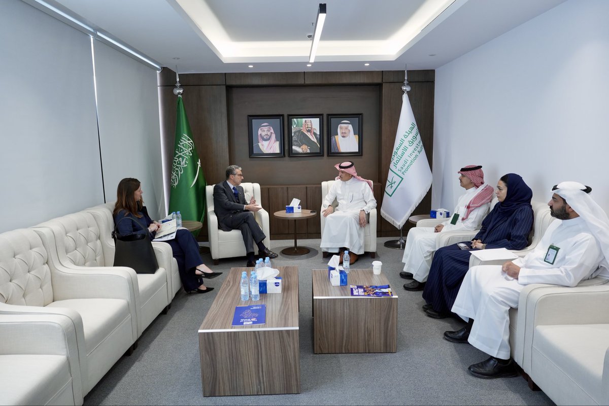 في إطار التحضيرات للمنتدى السعودي–الإيطالي المزمع إقامته في الرياض، التقى سعادة الرئيس التنفيذي للهيئة السعودية لتسويق الاستثمار بسعادة كارلو بالدوتشي، سفير جمهورية إيطاليا لدى المملكة، وذلك لبحث آفاق التعاون واستكشاف فرص نوعية تعزز الشراكات بين مجتمعي الأعمال في البلدين.