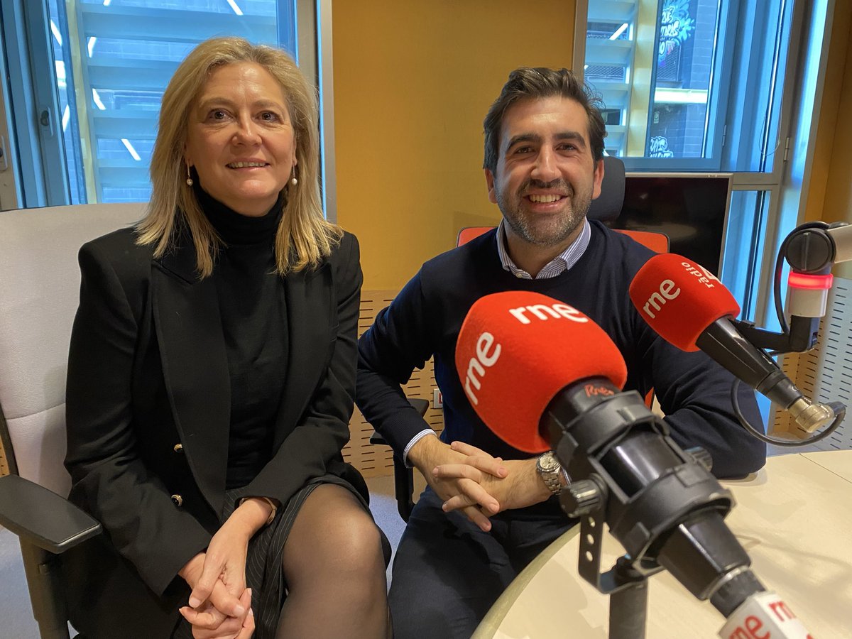 ¡Muchas gracias al programa ‘Cultura con ñ’ de <a href="/rne/">Radio Nacional</a> por invitarnos hoy! 

🎙️ En él, Helena Mora, presidenta, y <a href="/Marc_Busquets/">Marc Busquets</a>, director artístico, han podido hablar de Victoria, del ciclo del Lied, de formación al talento joven que se lleva a cabo así como de futuros retos.
