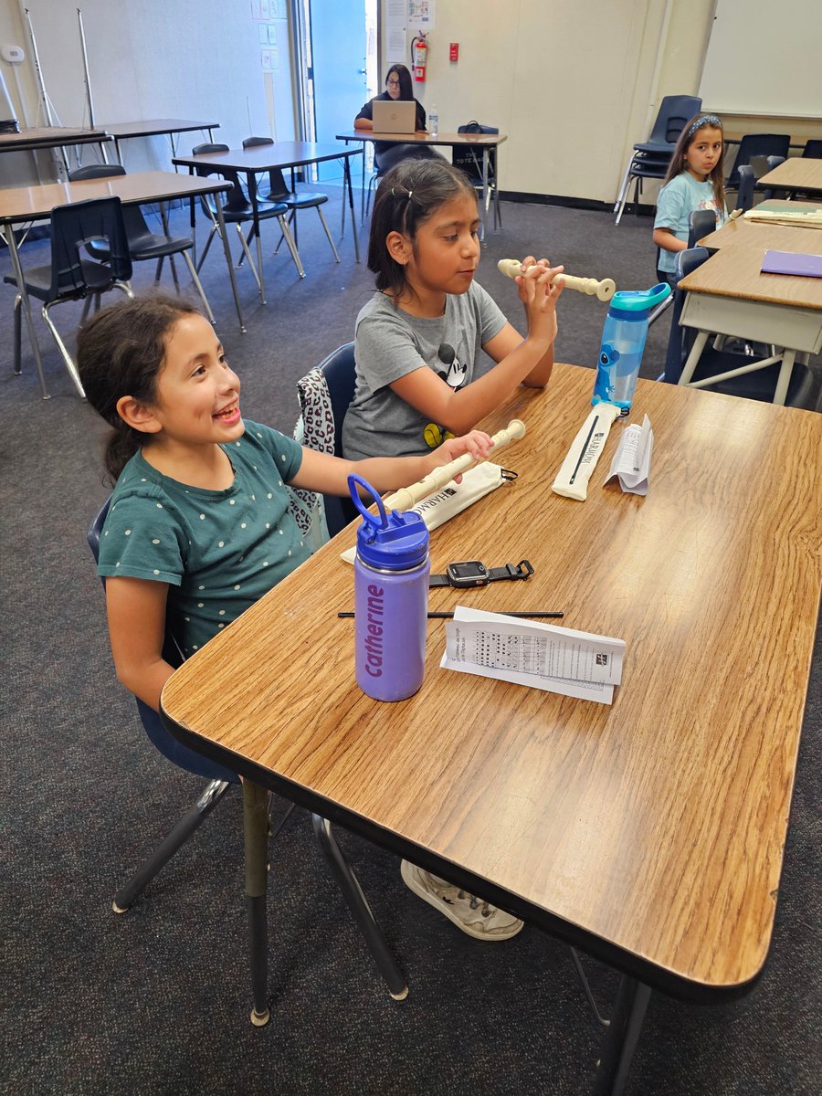 HarmonyProject's tweet image. It&apos;s the season of #gratitude and thanks to supporters like you these students are learning their first songs to play. A musical journey has to start somewhere. Let us know what was the first song you were able to play!

#HarmonyProject #GiveMusicChangeLives #Musicianship