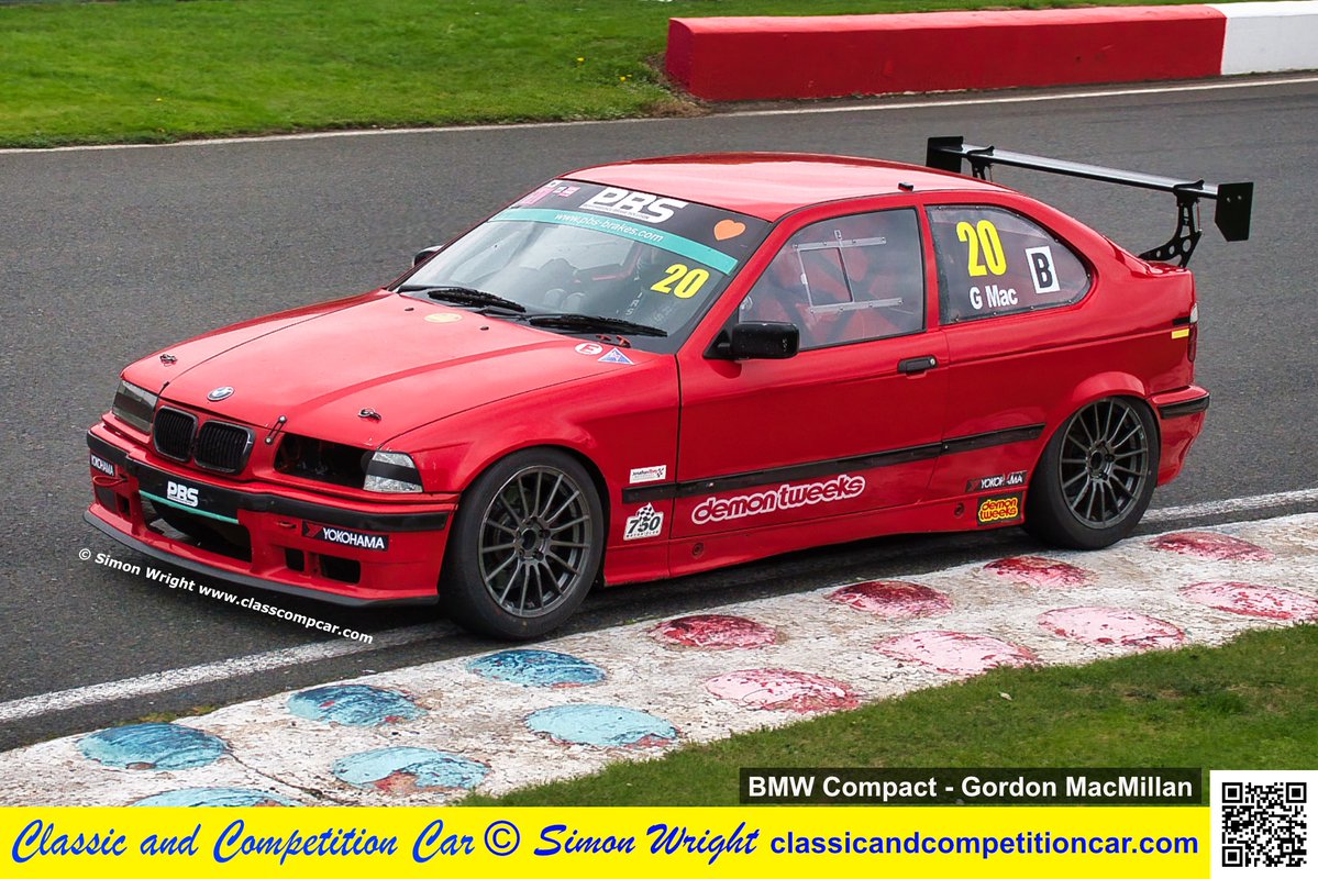 classcompcar's tweet image. Class winner Gordon MacMillan BMW Compact in the first Hot Hatch race at the 750 Motor Club race meeting at mallory Park. Report in current issue of Classic and Competition Car magazine. Free at classcompcar.com @MalloryParkNews  #bmw #Motorsport #mallorypark #germancars
