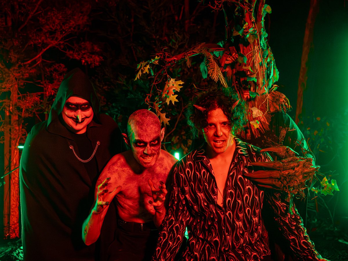 #VIDEO One More Weekend – Aunty Meredith 
▶️jungleindierock.com/blog/2025/11/1…
The Australian band One More Weekend has released a terrif(ying)ic video for Aunty Meredith, the single they dropped on July 5, 2025, following We Used To, their 2023 debut album. #IndieRock #Rock #JungleBands
