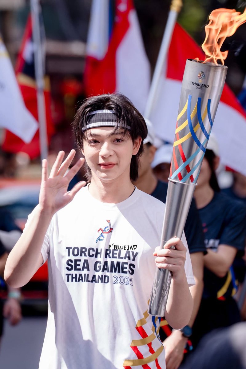 TBLC_Thailand's tweet image. “บาส – หัสณัฐ พินิวัตร์”
Friends of SEA Games 
ผู้วิ่งถือคบเพลิงไฟพระฤกษ์  (ไม้ที่ 34) ในการจัดการแข่งขันกีฬาซีเกมส์ ครั้งที่ 33 

#วิ่งคบเพลิงซีเกมส์ครั้งที่33
#FriendsOfSEAGames 
SEAGames2025
@bbasjtrTH