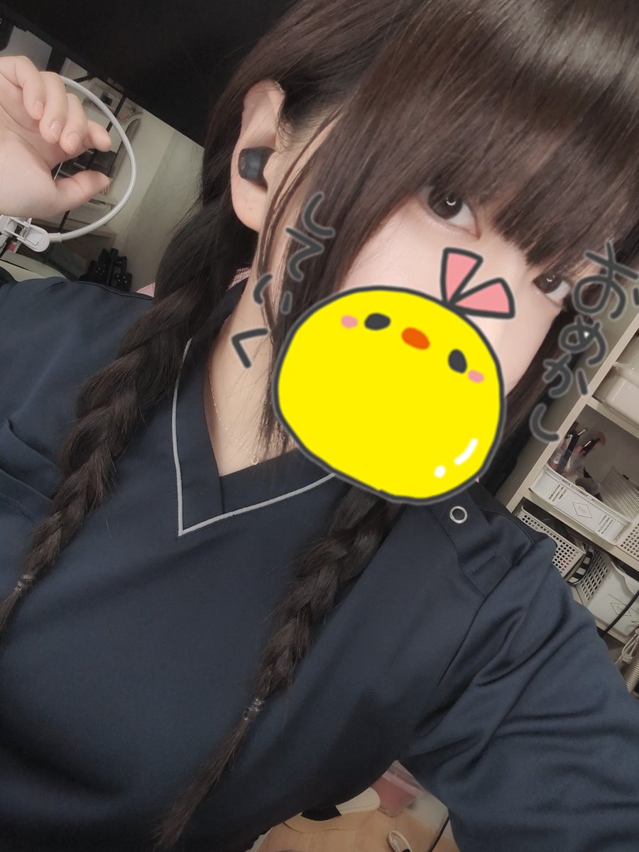 azu_pudding_set's tweet image. 今日は聴力腹囲なので
ちょっと緩く三つ編みで行ってみる😎✨️