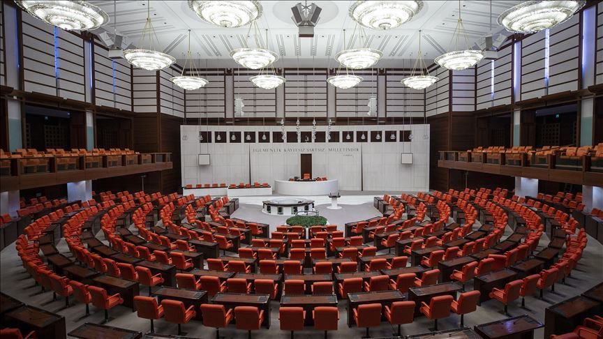HaberKupur's tweet photo. Meclise sunulan dilekçe:

• 6 yıl görev yapan bekçilere polis olma hakkı verilsin. https://t.co/Uq3tRqoX1t