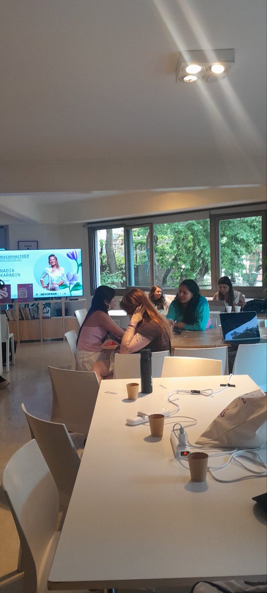 fidearte's tweet photo. Un  salon para conversar en nuestro crecimiento en el.mercado web3 .Mas mujeres en web 3 @GenLayer  #ellastech  #cryptoleyes https://t.co/AlkKKnPmen
