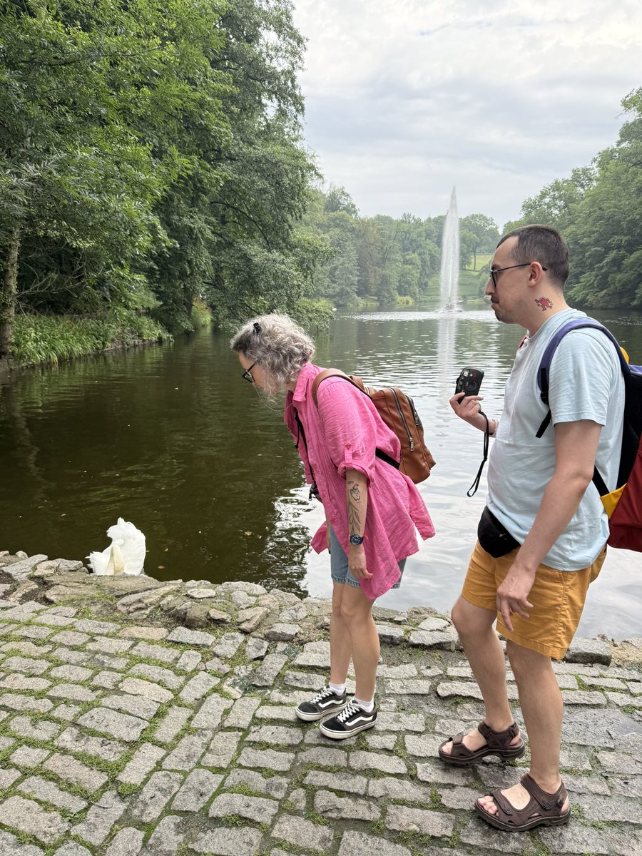 byczkasarnenska's tweet image. Щоразу, коли я думаю, що жизнь безсиислєнна і нахуя воно все, я згадую, що в моїй жизні є ці прекрасні крисюлькі і мені стає трохи ліпше 🥹