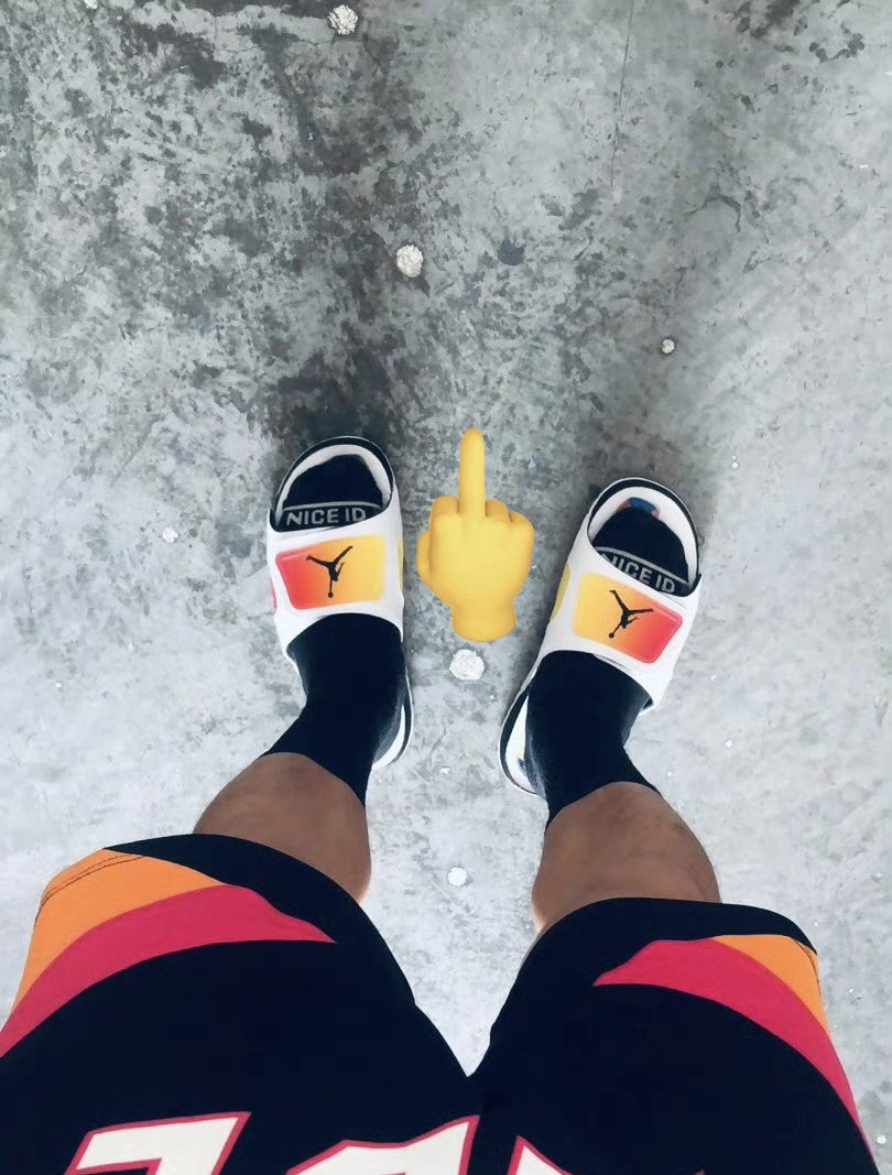 AT553149's tweet photo. 看一眼你祖宗的黑袜拖鞋，废物男同🧠脑子就炸了吧？真傻逼 🤣🤣🖕 https://t.co/CcxE4eWz2K