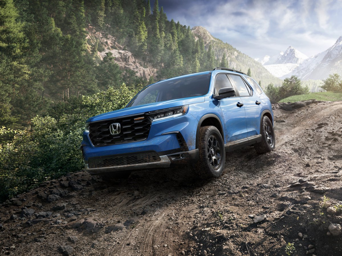 Looking for the perfect gift heading into the holidays? Check out our current 2025 clearance offers at Honda of Westport!🚙🎁 
bit.ly/4pCo3ED