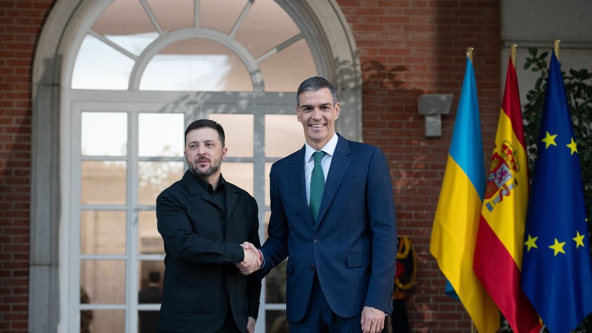 pegasusQ2004's tweet image. 🚨😳🚨 ¿Os imagináis esos 800 millones en la reconstrucción de Valencia?
Será hijo de puta... 

📰Sánchez anuncia un paquete de 817 millones para armar y reconstruir Ucrania