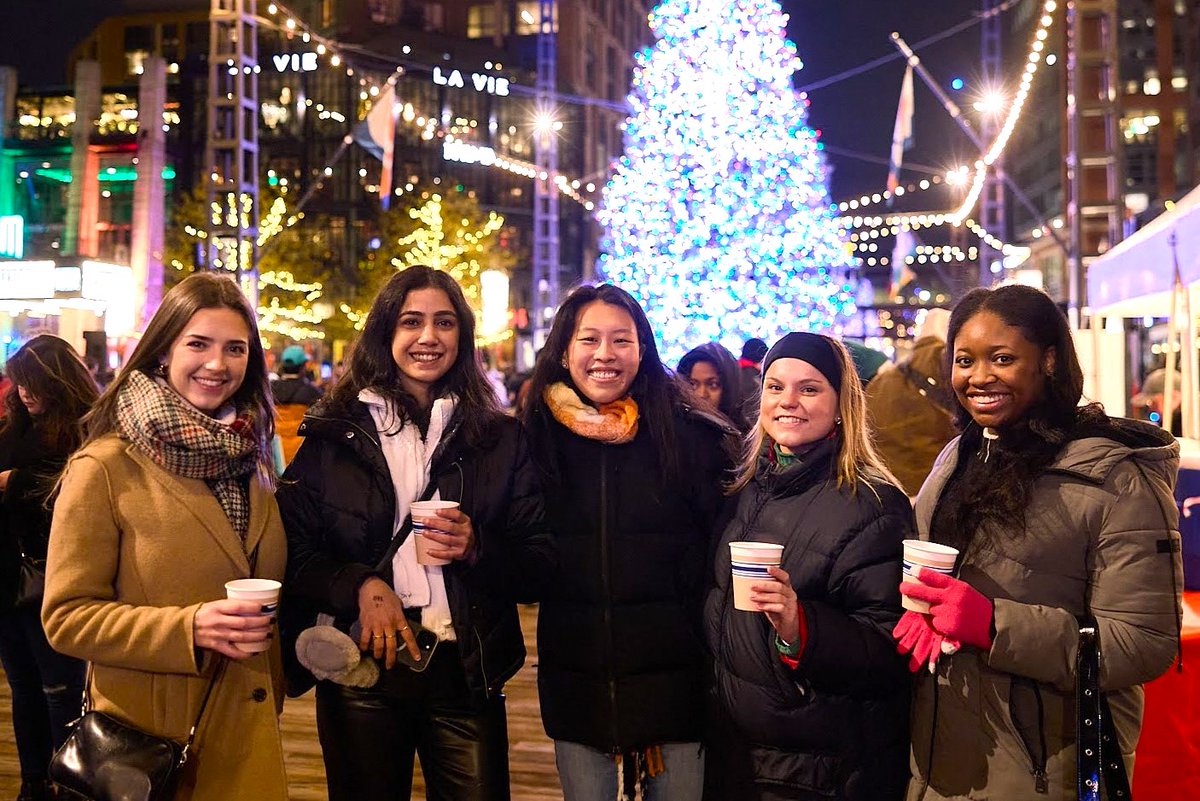 TheWharfDC's tweet image. ✨ Lights, Boats &amp;amp; Holiday Magic! ✨

Only 17 days until the Holiday Boat Parade &amp;amp; Party at #TheWharfDC 12/6! 🎄

Jingle bell rock on the pier, snap pics with the tree, marvel at dazzlingly decorated boats, enjoy festive @jackdaniels cocktails, and more.

wharfdc.com/boatparade/