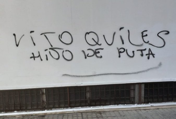 Alissonofabitch's tweet image. Así no. Esto no se hace. A mí, esto no me representa y me avergüenza.
Si en lugar de HIJO DE PUTA, escribes HIJO DE LA GRAN PUTA, puedes justificar el texto a izquierdas y a derechas, consiguiendo una composición más equilibrada y un mensaje con mucha mas sonoridad y contundencia