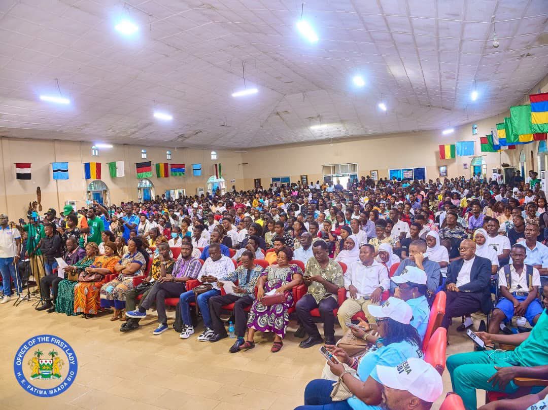 FirstLadyBio's tweet image. Today, November 18, marks the UN World Day for the Prevention of and Healing from Child Sexual Exploitation, Abuse, and Violence. 

To commemorate this day, I delivered a public lecture at the University of Makeni on &apos;Feminism in Public Leadership: A Pathway to Achieving…