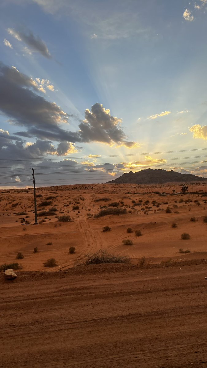 skip_ur's tweet image. "وشمسٍ غايبه لكن ، مواعيد اللقاء تنعاد..
تكرر لك مشاهدها وأنت إن غبت ماترجع".
- عبدالله السرحاني