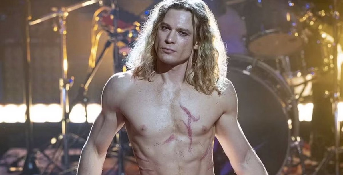 ByCineSinFiltro's tweet image. 🧛✨#TheVampireLestat Temporada 3 ya tiene tráiler.
Lestat toma el control absoluto del relato en un avance lleno de luces, música y una estética más salvaje.
👇Mi análisis del teaser cinesinfiltro.es/2025/11/el-reg…
 #InterviewWithTheVampire #AMC #VampireChronicles #AnneRice #Series2025