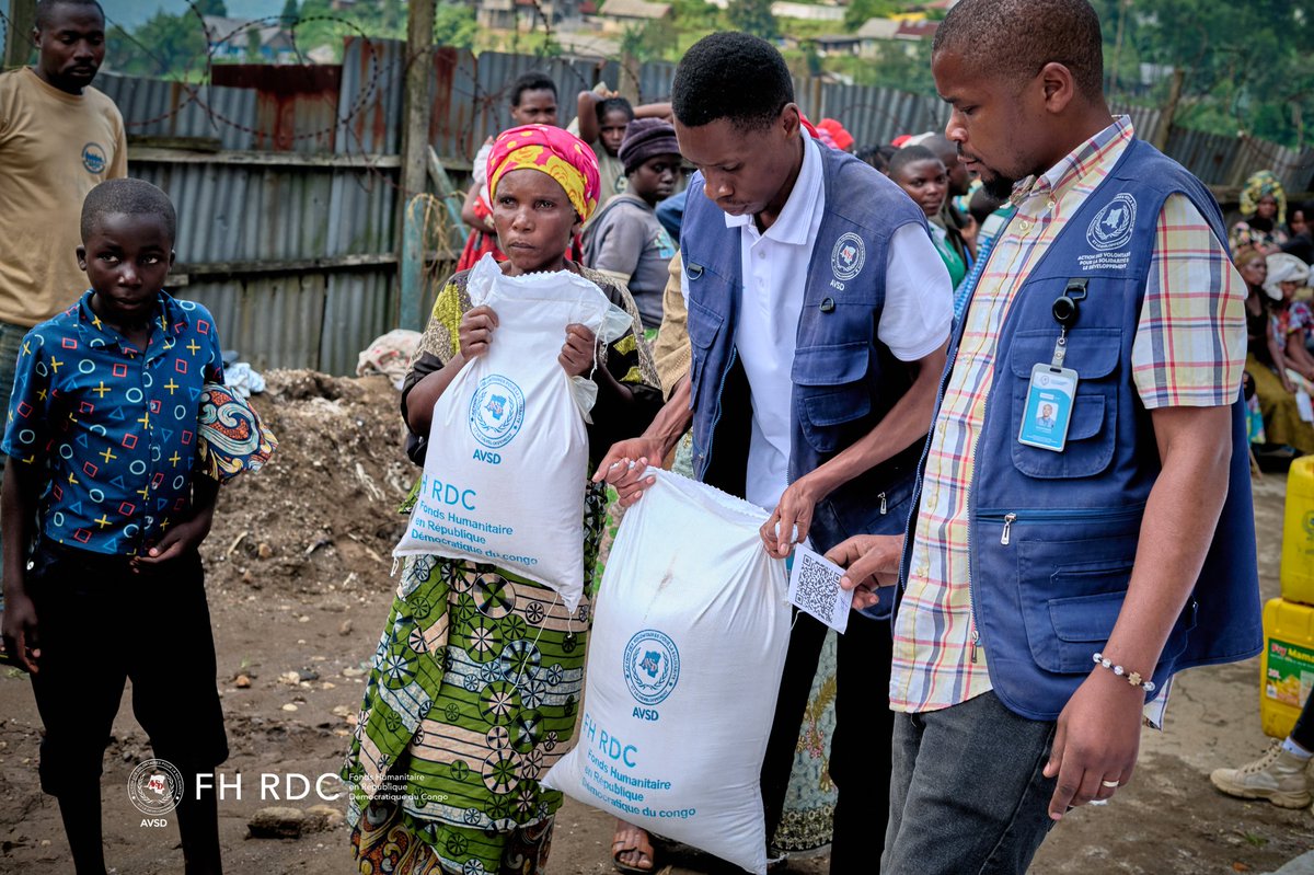 avsdrdc's tweet photo. 75 ménages vulnérables de #Loashi #Masisi ont reçu un kit alimentaire d'urgence contenant farine de maïs, haricots, sac de riz, huile végétale et sucre, offrant un souffle d'espoir aux familles. Sous le soutien du #FondsHumanitaireRDC, la résilience des communautés est renforcée https://t.co/1emF6VXDoT
