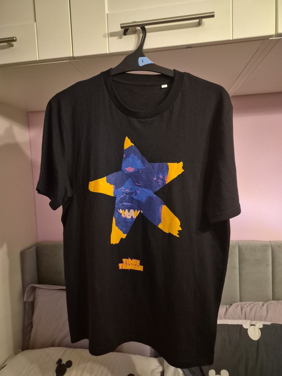 Keable_9's tweet photo. Awesome night @tinie . Its been Waaayy too long! Thanks for the T Shirt  🙏🏼 Looking forward to some Energy at @hitsradiouk Live in Manchester Saturday! https://t.co/NhsL548j8K