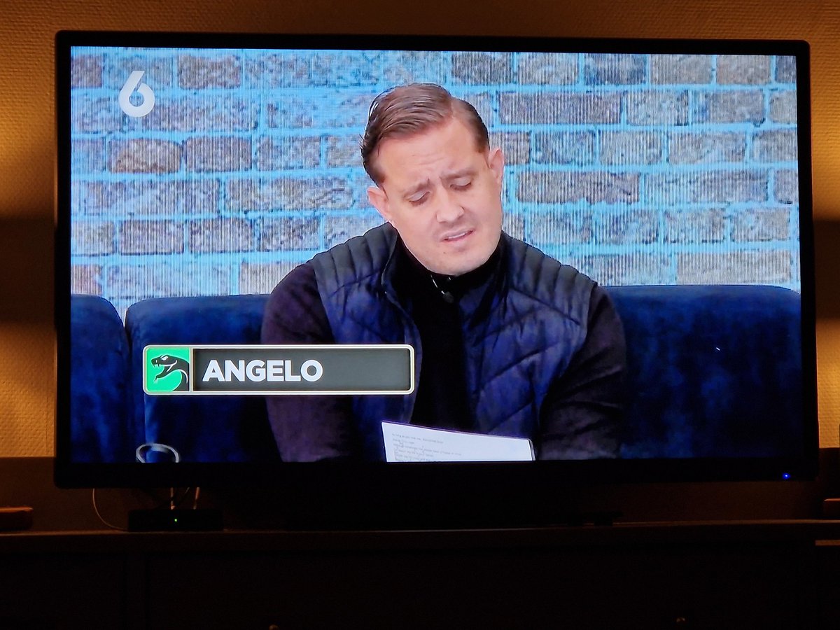 zijopnr11's tweet image. Ik hoop wel dat Angelo zn school heeft afgemaakt, want met zn muziekcarriere gaat hij nog geen droog brood verdienen..🤭

#debondgenoten #angelo