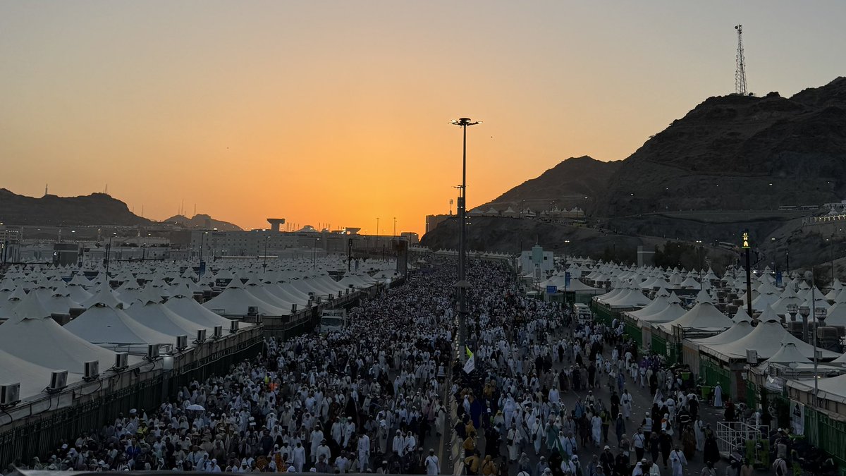 ml_ir3's tweet photo. مع إعلان التميز، عادت أمامنا ذكريات الحج وعاد الشغف … 
لحظات تعب، لكنها كانت أساس هذا الإنجاز، نسأل الله أن يوفقنا لخدمة ضيوف الرحمن في الأعوام المقبلة . https://t.co/A78Tssxfd9