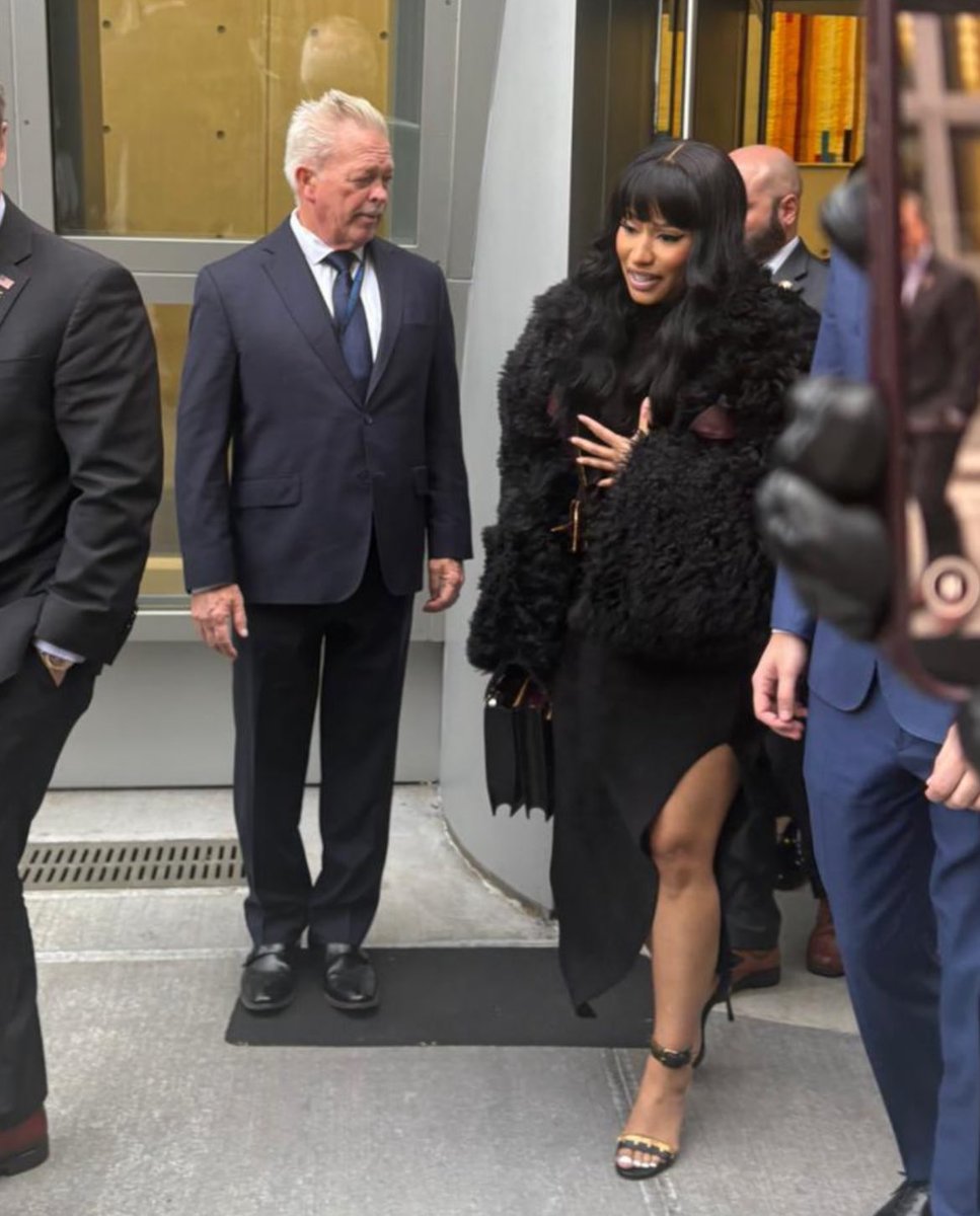 HARDWHlTE's tweet image. This is a SERVE.