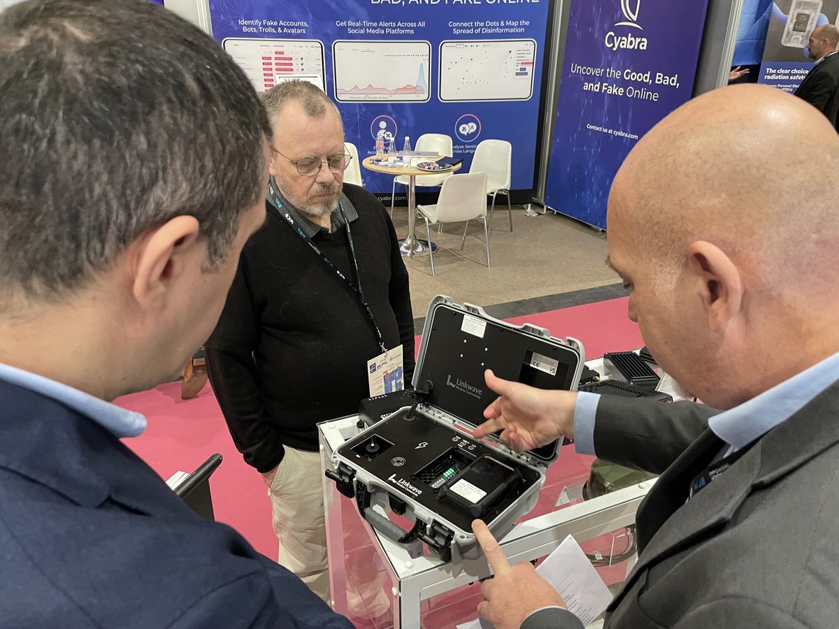 SemtechCorp's tweet image. Live from MILIPOL 2025! 🎉

We are at booth #4 A026 demonstrating mission-critical connectivity solutions with our partner EBDS.
At MILIPOL? Let&apos;s connect! 🤝

#Semtech #AirLink #Routers #Connectivity #Tech #Milipol2025