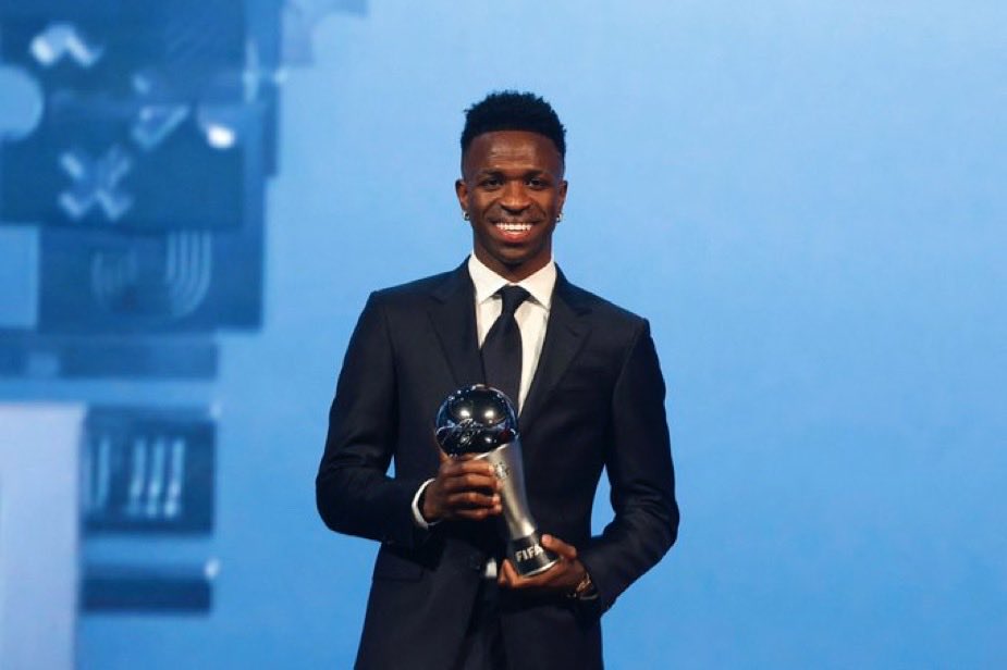 heis_fede's tweet image. Why would Vini jnr, a player who has achieved more in football than Neymar, want to be Neymar’s heir?