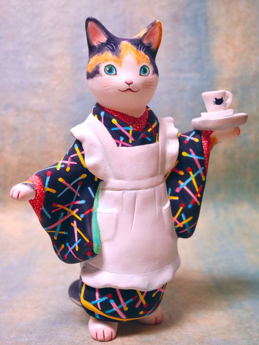 momonekodou's tweet image. 『ミルクホールの女給さん』
大正時代のミルクホールの女給さん☕️
お店に来る学生さんたちに人気のミケちゃんは、
ミルクホールのアイドルです🐱
#ギャラリー猫町企画グループ展 
「燐寸、その小さな炎によせて」