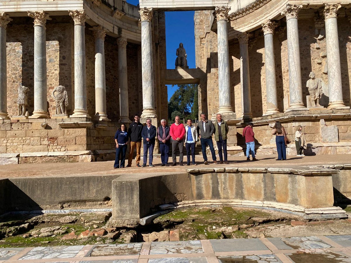 Nuestro Presidente y directivos, han acompañado a nuestro club <a href="/aapmerida/">Atletas Populares de Mérida</a> y al Ayuntamiento, en la visita <a href="/atletismoRFEA/">atletismoRFEA</a> para ver el circuito del C. 🇪🇸 Media Maratón y <a href="/mediamerida_/">Media Maraton Mérida</a>  a celebrar en nuestra capital. Será histórico.