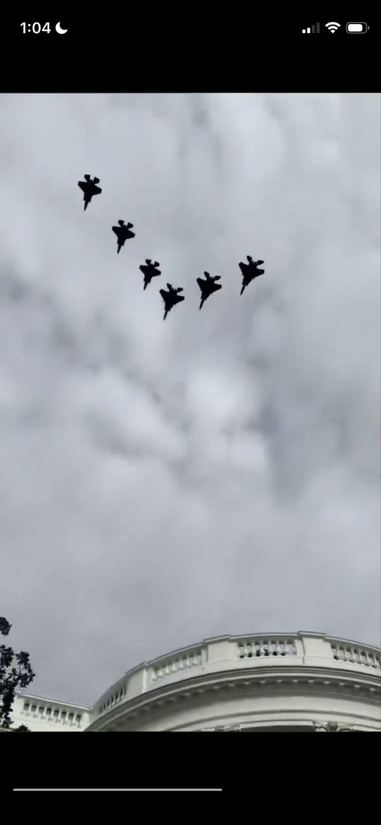 realbardia's tweet image. چرا یدونه دیگه اضافه نکردن که قرینه باشه؟🤔