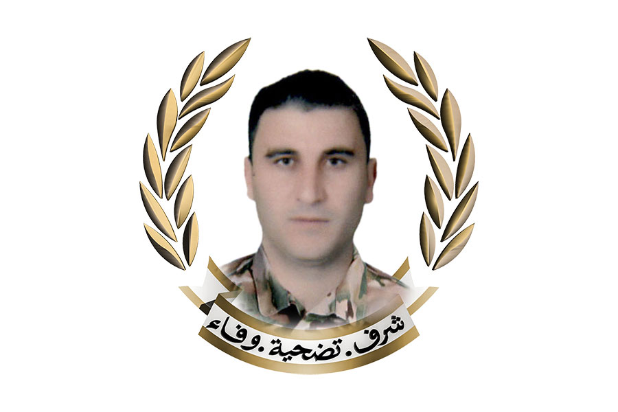 LebarmyOfficial's tweet image. تنعى قيادة الجيش ـــ مديرية التوجيه، المعاون الأول الشهيد بلال البرادعي والعريف الشهيد علي حيدر اللذين استشهدا بتاریخ ١٨ /١١ /٢٠٢٥ نتيجة اشتباكات مع مطلوبين أثناء تنفيذ مديرية المخابرات سلسلة عمليات دهم بمؤازرة وحدة من الجيش في منطقة الشراونة - بعلبك.
وفي ما يلي نبذة عن حياة كل…