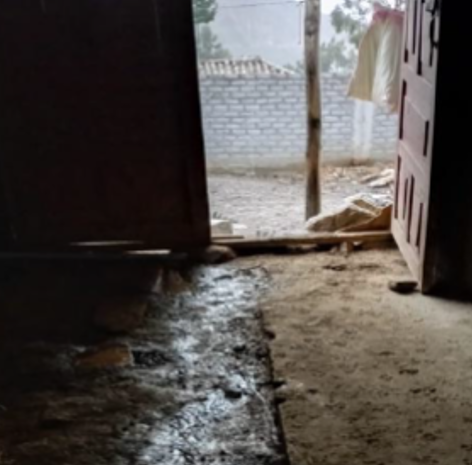 COENPeru's tweet photo. 🌧️ Áncash: #LluviasIntensas registradas el 17/11 en el CP Rayanpampa, distrito de #Acobamba, provincia Sihuas, causaron daños a viviendas. Municipalidad distrital culminó la #EDAN y gestiona la entrega de ayuda humanitaria para las personas damnificadas y afectadas. https://t.co/y3w9pdkN6c