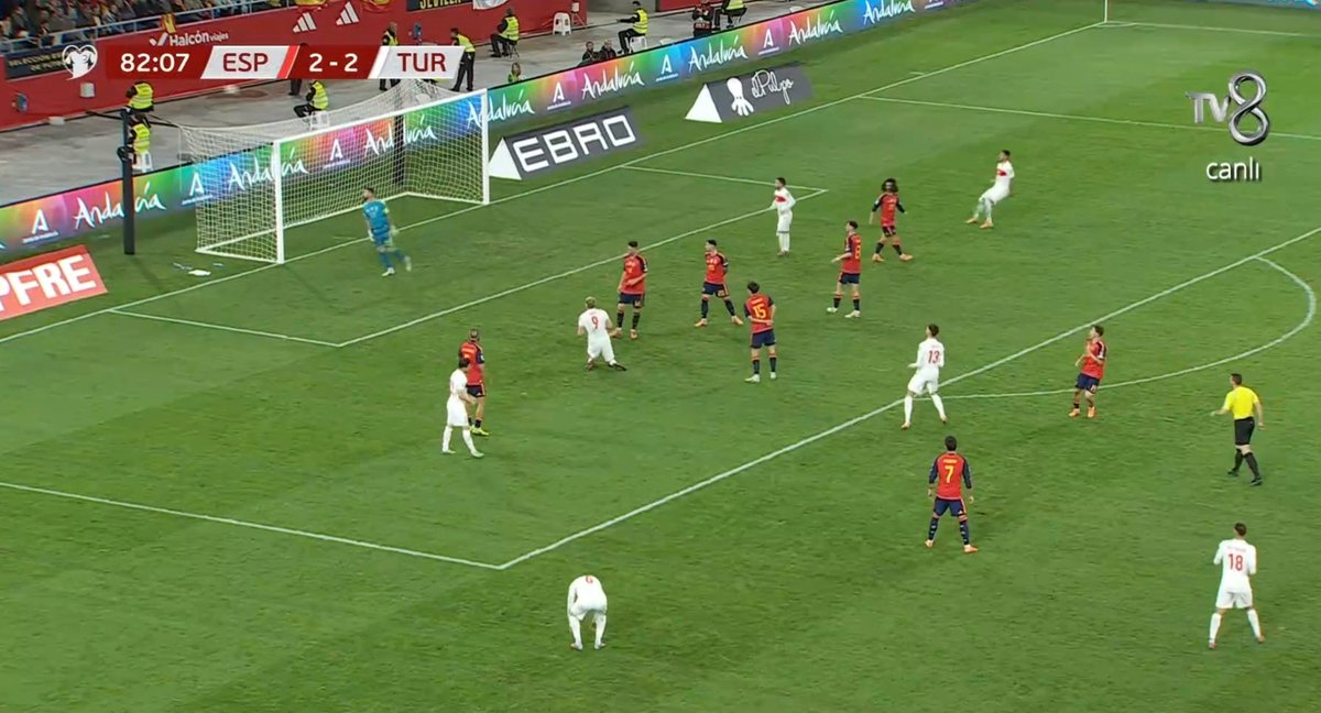 La olm maça daha az önce girdin.dinçsin nereye vurduğunu bilirsin mk ya bu ne biçim şut? Bu atakan  topçumu şimdi?
#millitakım