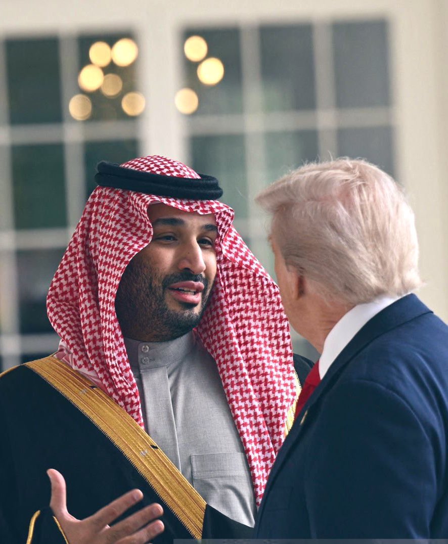 •••

بك تعلو هامة المملكة،
وتتقدم بثبات نحو مستقبل تصنعه القيادة 
وتكمله الرؤية.
حفظك الله سيدي، رمزًا عالميًا لا يشبهه أحد 👏🏻💚🇸🇦

#محمد_بن_سلمان_في_واشنطن 

•••