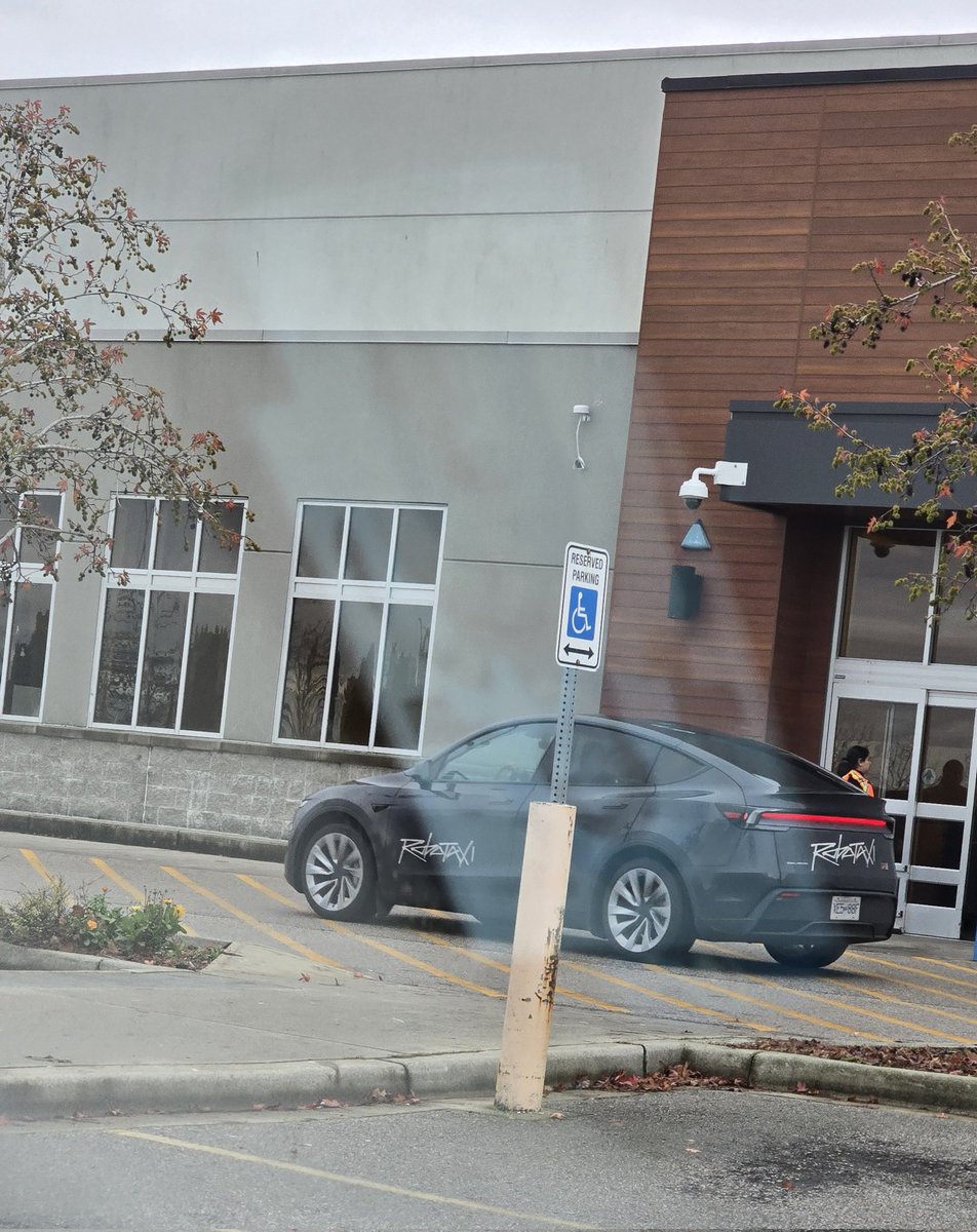 bmsmgt's tweet photo. Robotaxi was spotted in Delta,BC, Canada https://t.co/IBFlWJNbrK