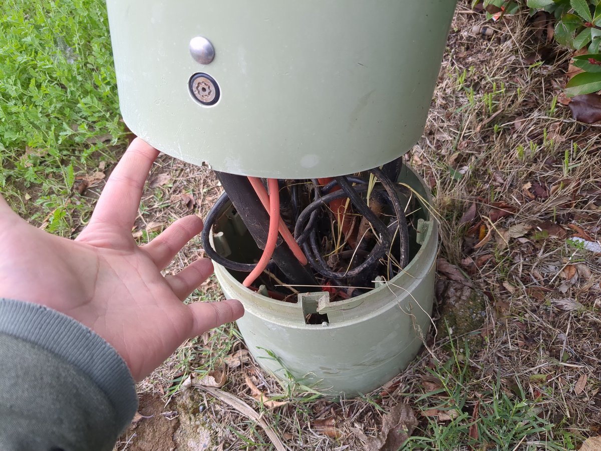 aoreshkin's tweet image. Security theater. Two unlocked junction boxes serving my neighborhood.  Anyone can walk up and disconnect service. This is what @Xfinity  calls &quot;infrastructure.&quot; #XfinityFail #InternetSecurity #InternetOutage #opsec