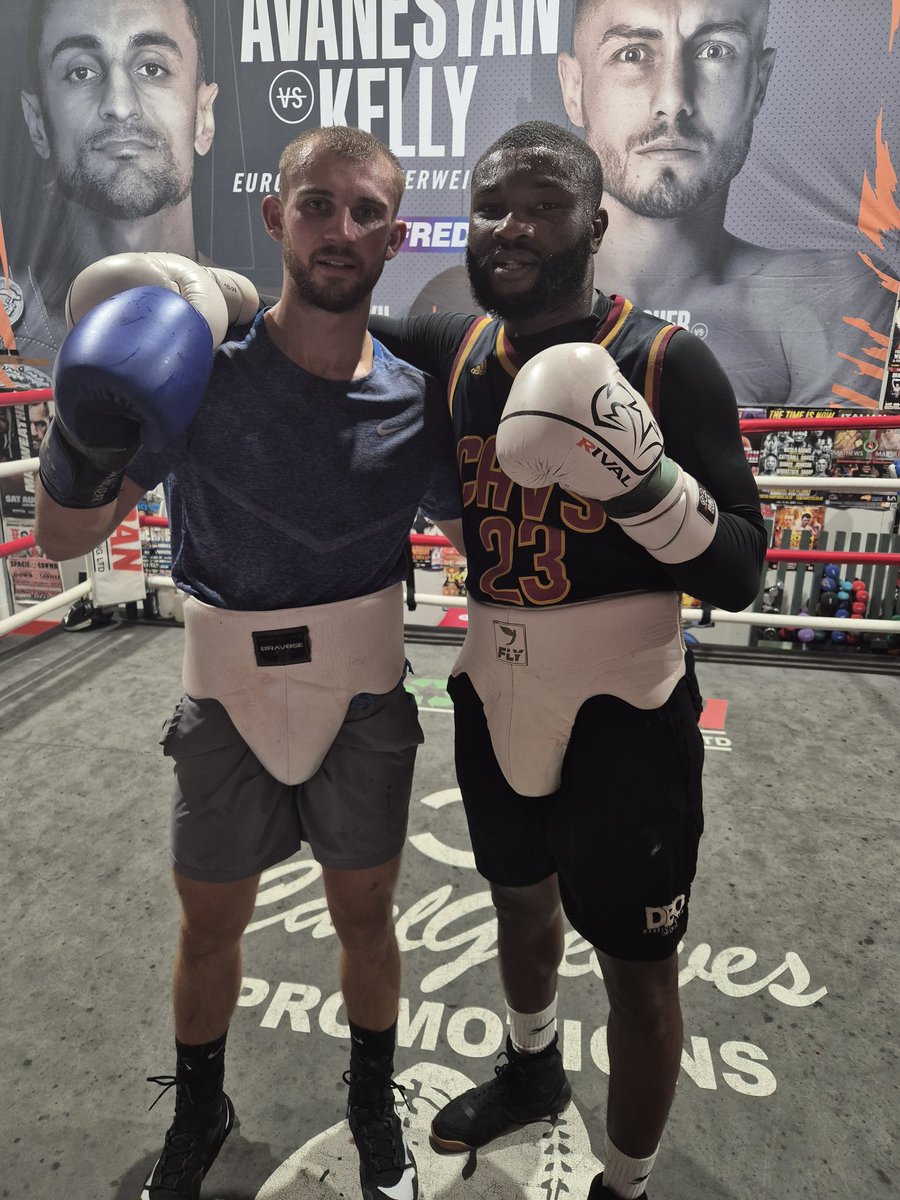 Sparring you would pay to see great work <a href="/_TomCowling1/">Tom Cowling</a> <a href="/DelBoyOsaze/">Derrick Osaze</a> class rounds..A week friday Tom takes on unbeaten former commonwealth games bronze medalist Aaron Bowen at the Nec Birmingham live on <a href="/DAZNBoxing/">DAZN Boxing</a> <a href="/MatchroomBoxing/">Matchroom Boxing</a> and he's on 🔥