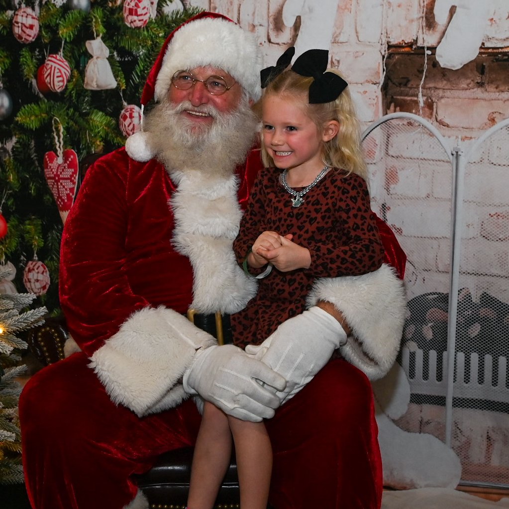 Our annual Santa's Market and Open House is THIS SATURDAY!🎅 It's a great opportunity to find unique hand-crafted gifts 🎁 and learn more about the training mission at our base! 🚒 🚔 🫡  Don't miss it! gogoodfellow.com/santas-market/