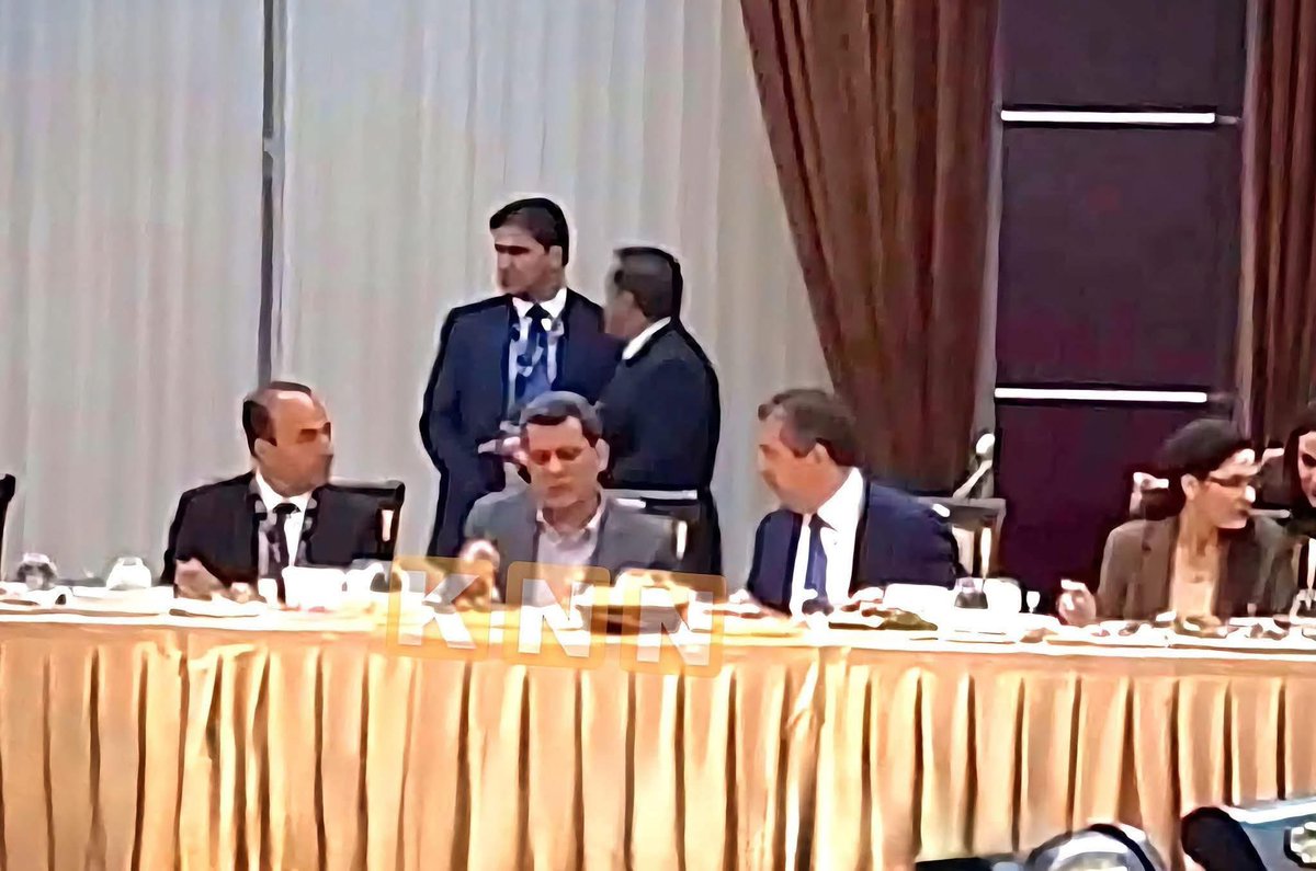 SarwanBarzani_'s tweet image. Tonight in Duhok: KRG Prime Minister @masrourbarzani , SDF Commander @MazloumAbdi , and Kurdish politician @baydemirosman.

#MEPS