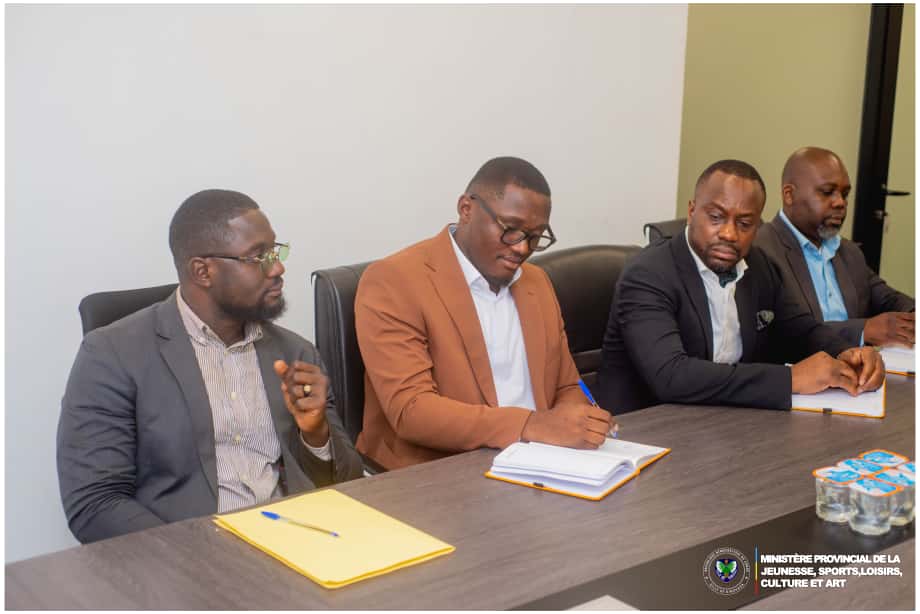 AmissoBa's tweet photo. Séance de travail avec le Parlement des Jeunes

J'ai reçu ce mardi 18 novembre le Parlement des Jeunes/Kinshasa.
Le président provincial, Céphas Ngole, m'a présenté ses civilités et a  plaidé pour un accompagnement technique 
J'ai a assuré de mon engagement à travailler avec l’ensemble de la jeunesse kinoise pour le développement de la province comme me l'a  recommandé  son Excellence  Le gouverneur  de  la ville Daniel  Bumba  Lubaki.