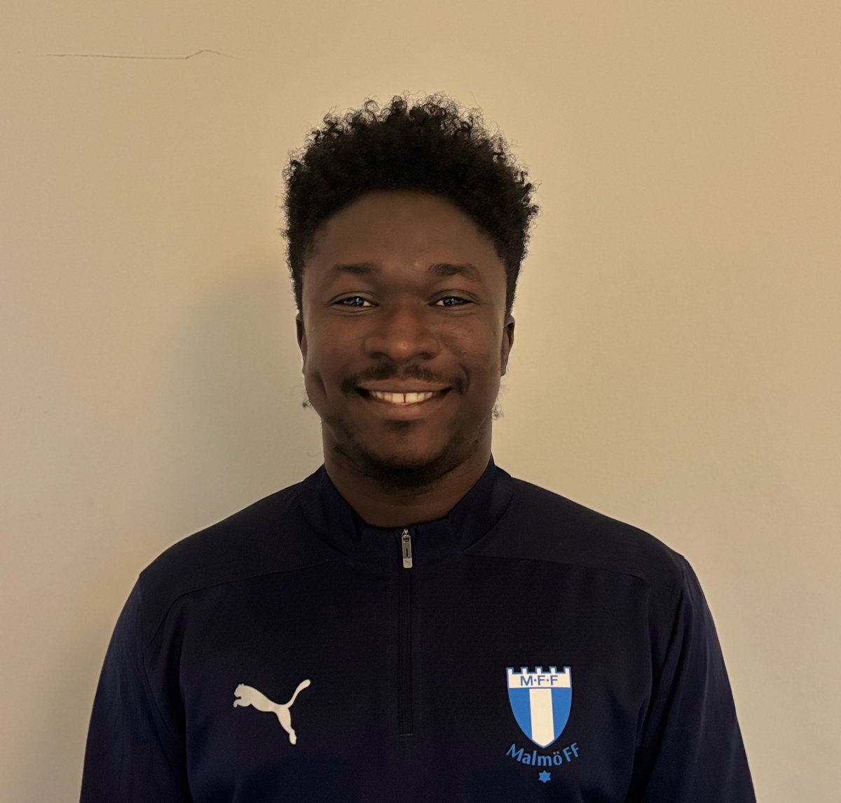 Vinyl_Tong's tweet image. It’s been a year of learning, growth and amazing experiences with @Malmo_FF Grateful for the journey so far  and excited to keep discovering new talents and contributing to what we’re building. Honoured to keep representing the biggest club in Sweden. 💙⚽ #MFF