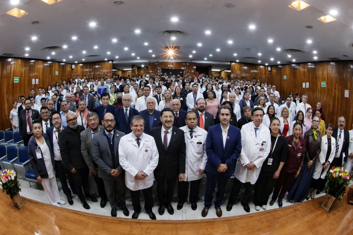 RockAvilaISSSTE's tweet image. Acompañamos al Director General del @ISSSTE_mx, @martibatres, en el 46 aniversario, el Hospital Regional «Gral. Ignacio Zaragoza».

✅Avanzamos con la inauguración de los pisos 5° y 6°, totalmente renovados y equipados con 73 nuevas camas.