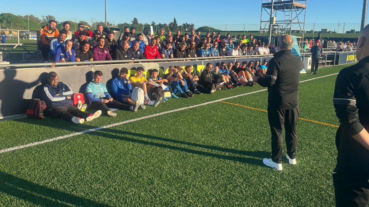 cedifa's tweet photo. FORMACIÓN | @RFAF #CADIZ

💚Clase presencial del Curso UEFAC 111 en las instaciones deportivas del @Cadiz_CF a cargo de los profesores @Jesus_Acal, Paco Lozano y @hugoalbertovaca quienes volvieron a liderar y acompañar a los #AlumnosRFAF 

#ProfesCEDIFA https://t.co/GCVeaidrBE