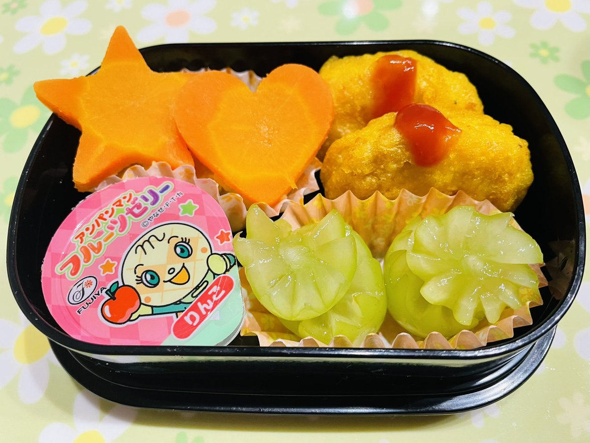odentotyan's tweet photo. おはようございます☃❄

今日の娘の朝ご飯弁当🍱

今朝初雪が降り、お外が真っ白になりました⛄️

 #お弁当記録 https://t.co/PfGBekdLEU