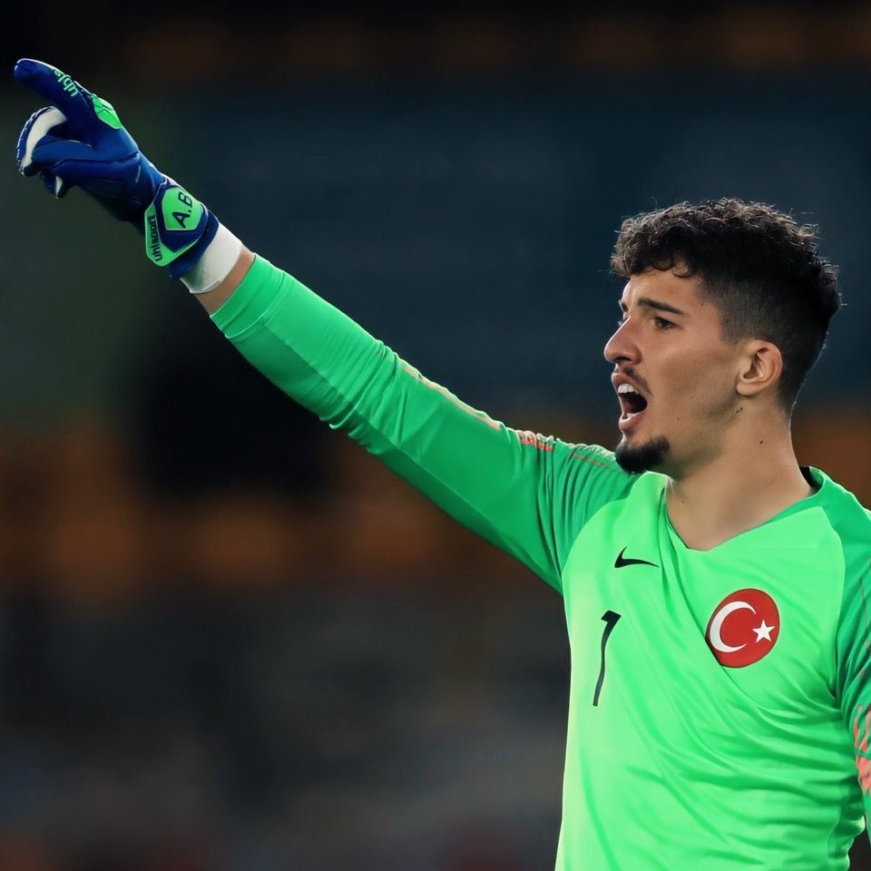 Altay Bayındır’a teşekkür twitidir 🌟👑

 #FIFAWorldCup #BizimÇocuklar #millitakım