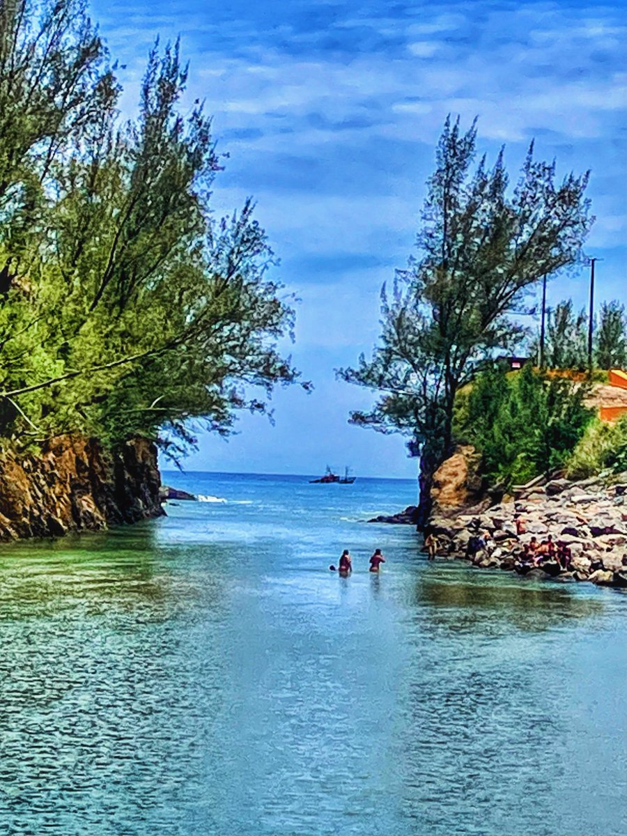 lucioazevedo's tweet image. Entre as pedras e o encontro da água com o mar, Ponta Negra mostra sua paz e sua beleza.

Que Deus abençoe nossa noite, iluminando cada coração com leveza e proteção.

#pontanegra #mar #paisagem #natureza #maricá #riodejaneiro #rj