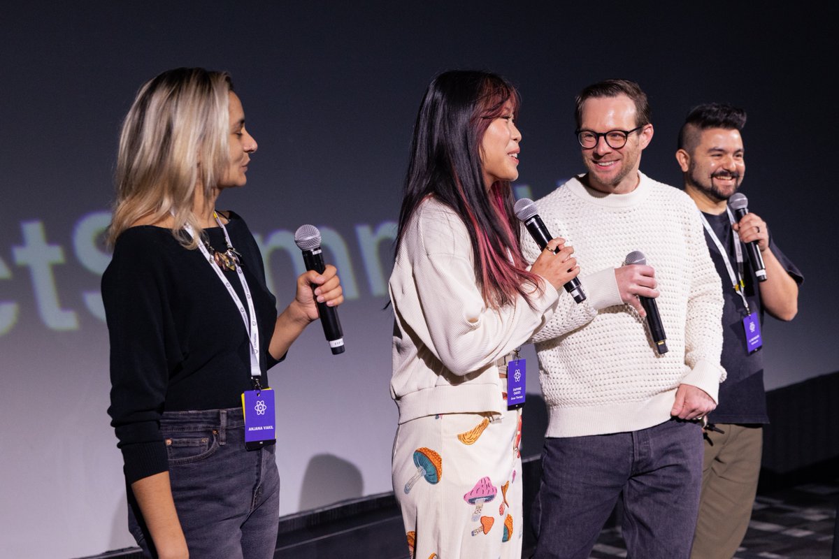 ReactSummit's tweet image. .@thebetterdaphne, @stolinski, @AnjanaVakil, @CodingGarden on the #ReactSummitUS stage💚