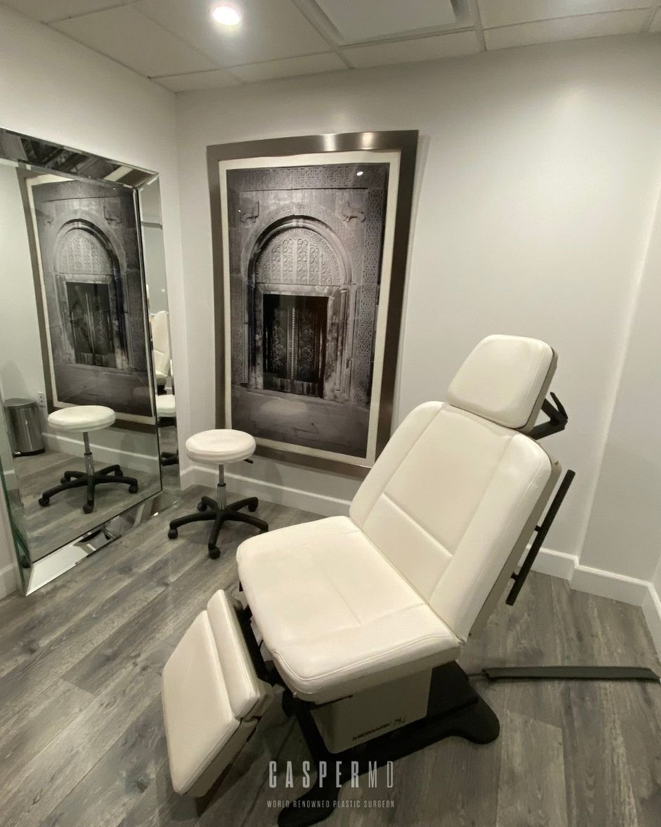 drdanielcasper's tweet image. We’ve officially moved, and we can’t wait for you to see our new home. ✨

Our new office combines elevated design, advanced technology, and a welcoming atmosphere to create a beautiful experience for every appointment.

Swipe to take a peek inside and discover our new space. 💕