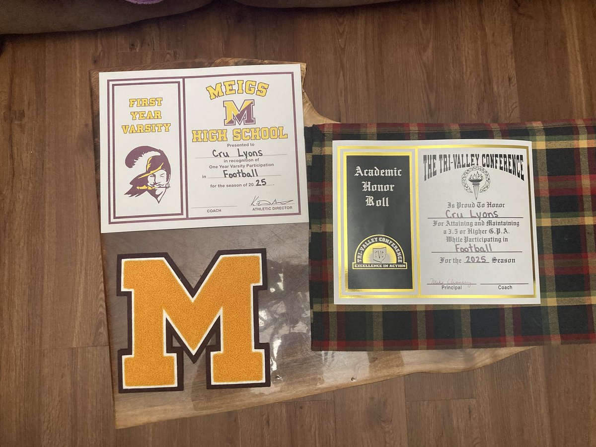 Forgot to post this, but I had my fall sports banquet last week on Thursday and I’m blessed to not only again to receive TVC Academic Honor Roll, but I’m beyond excited and proud to receive my very first varsity letter!!! I finally earned what I’ve been working for!!! W.I.C!!!