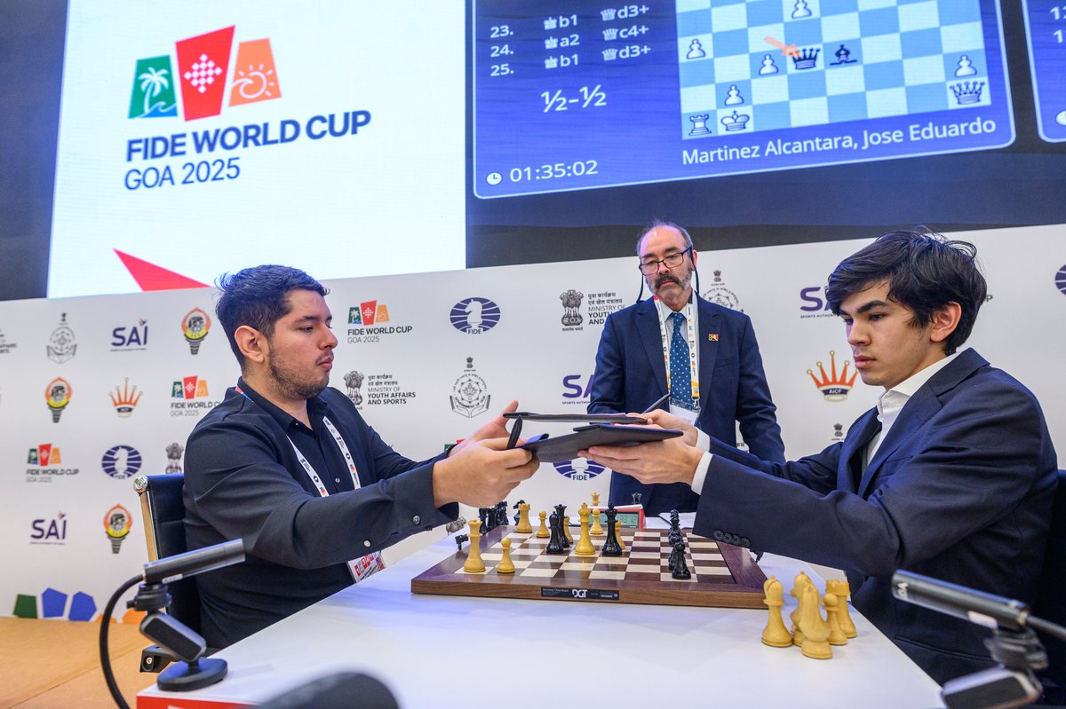 construajedrez's tweet photo. 🗞️🇲🇽 Atención Periodistas
GM José Eduardo Martínez Alcántara hace historia, 1er mexicano en llegar a 4tos de Final de la Copa del MundoAjedrez @FIDE
Ponemos a su disposición boletín de prensa https://t.co/AmWOHz7M0M
Gracias por apoyar esta noticia clave para ajedrez de México https://t.co/GRyFU0nbzf