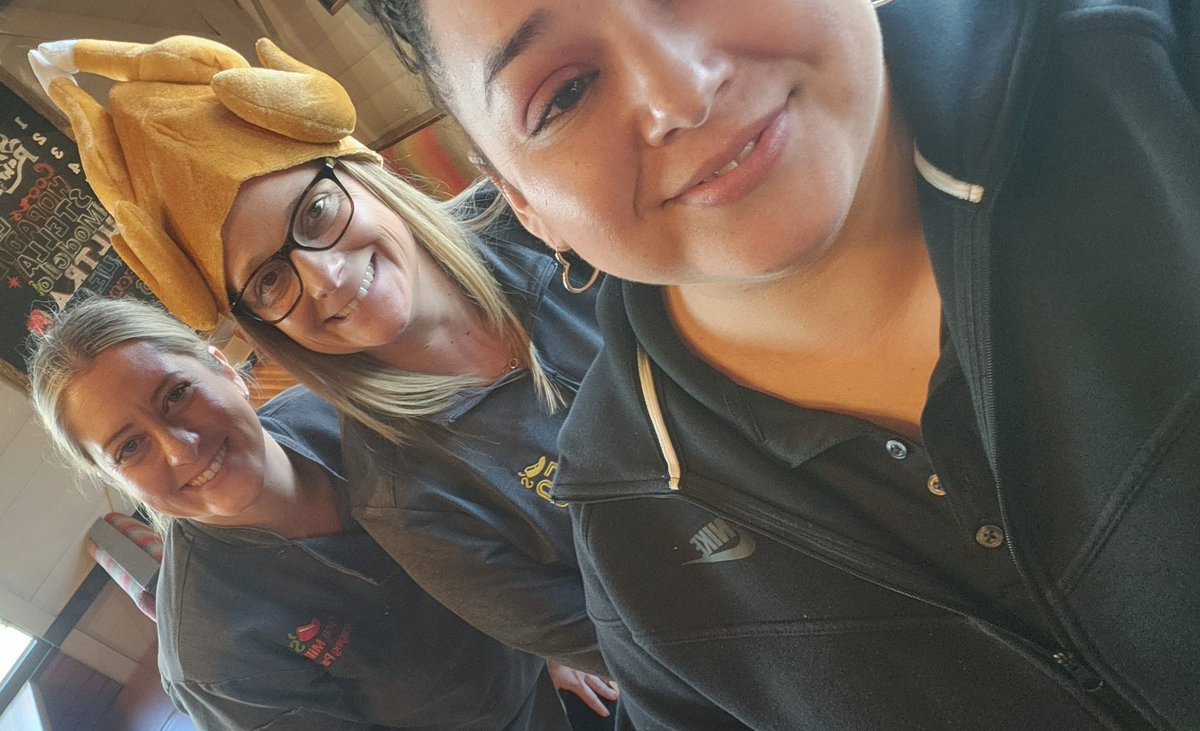 Chris03Trevino's tweet image. Shout out to our game host @sarahjunco and Kara. Thanks for engaging everyone ladies! - Here is the Thanksgiving version of @Roymascorros 🦃 #ChilisLove #ChilisGrow #SmilesForMiles